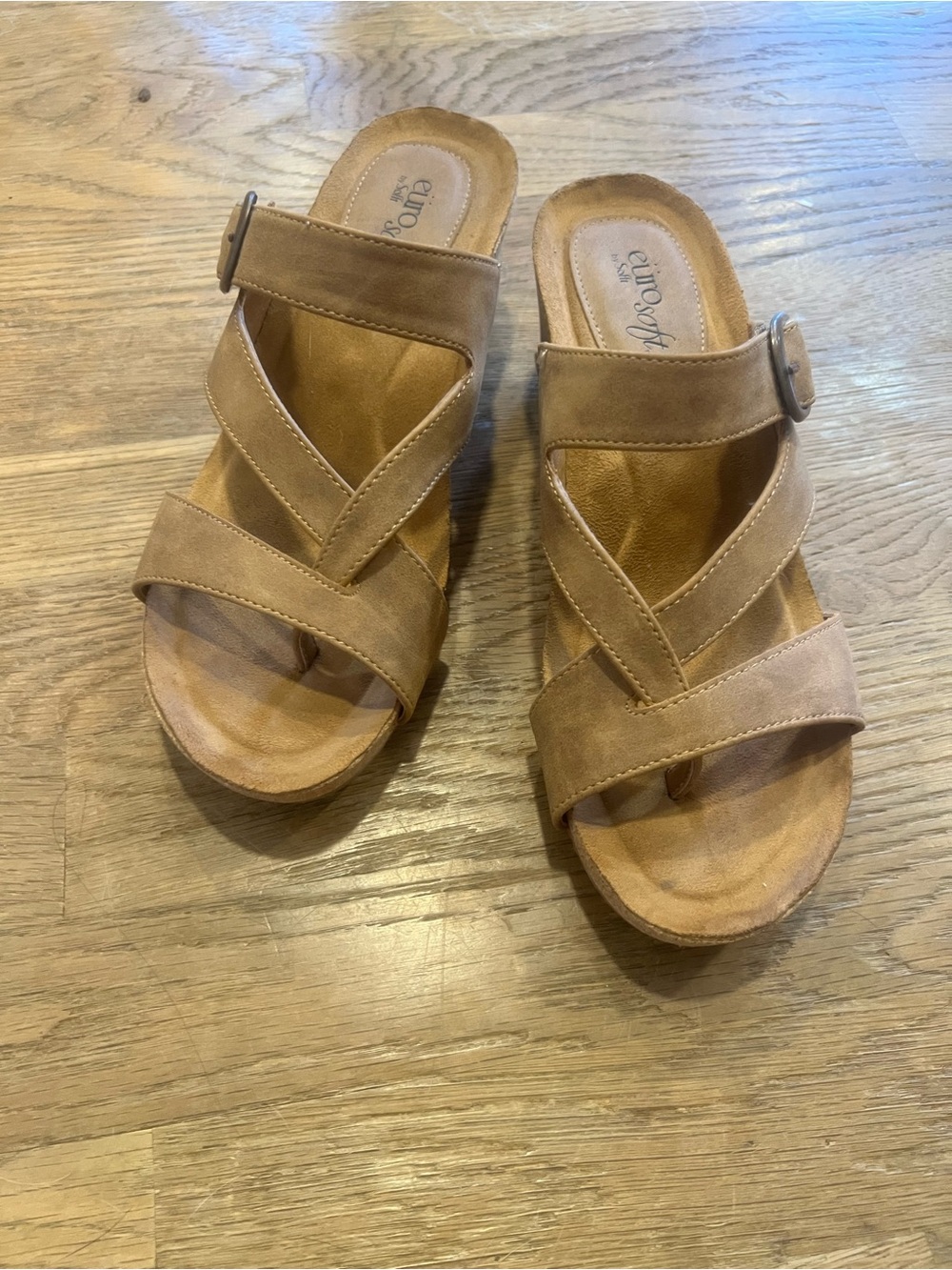 Sofft Women’s Tan Crisscross Buckle Slide Sandals